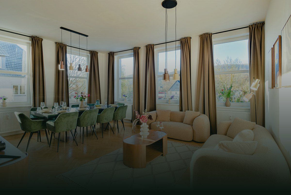 Helles, großzügiges Wohn- und Esszimmer im FeelGood Ferienhaus mit Platz für die ganze Familie